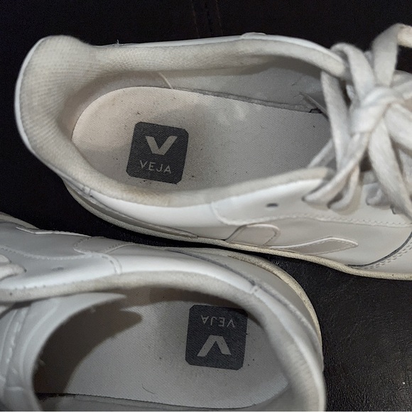 Veja V-10 Low-Top Sneakers in Extra White - Picture 7 of 7